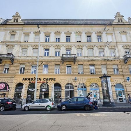 Bpr Cosmos Design Suite With A/C Budapest Extérieur photo