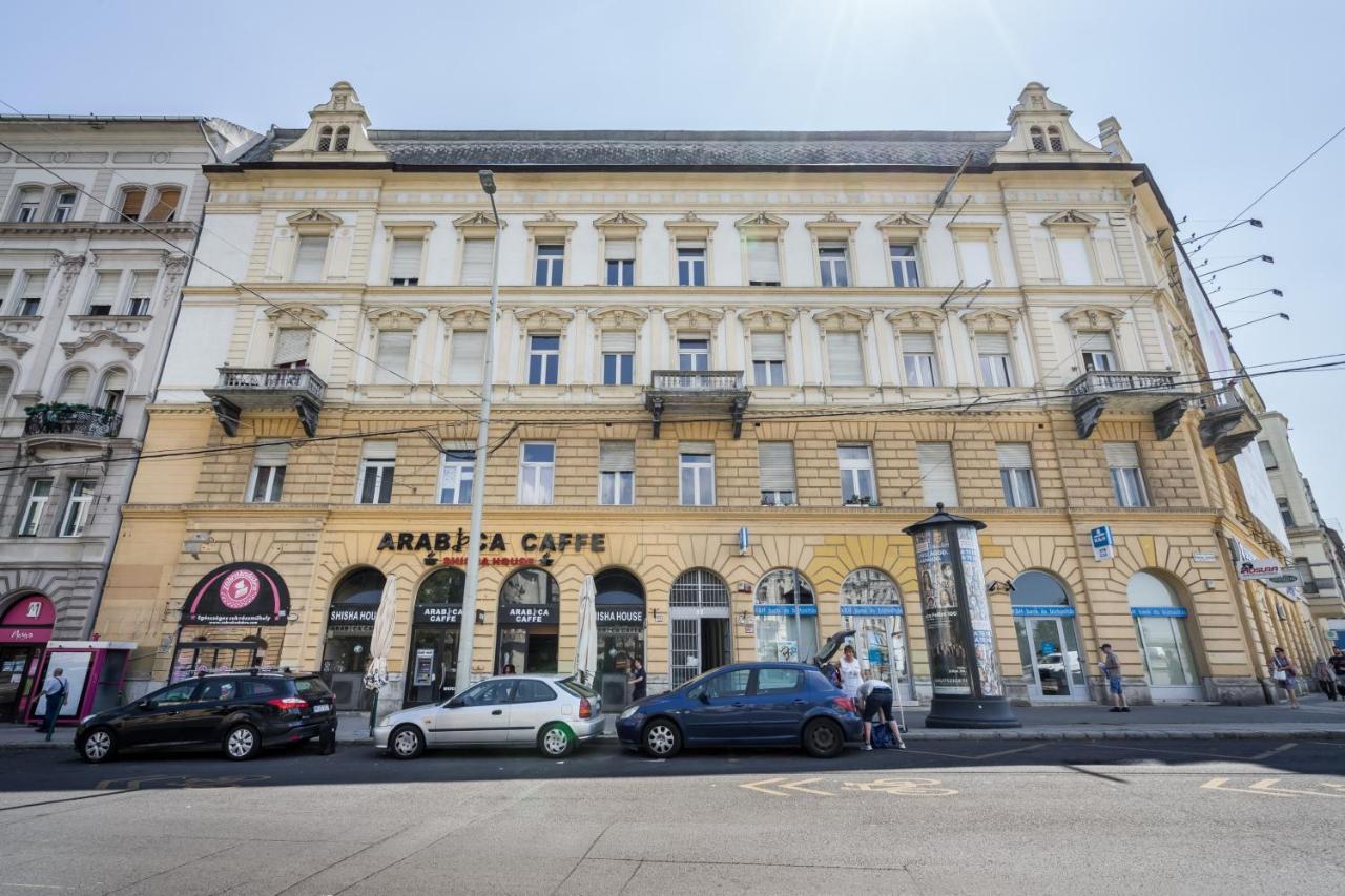 Bpr Cosmos Design Suite With A/C Budapest Extérieur photo
